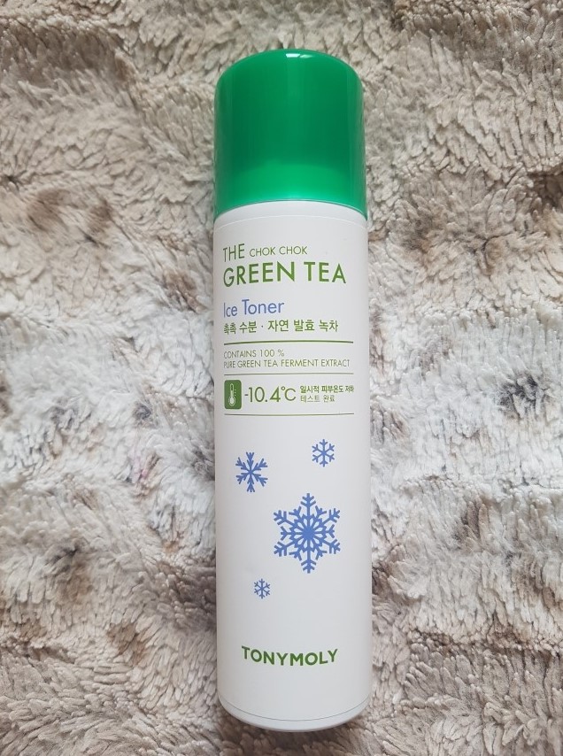 【TONY MOLY】綠茶冰涼舒緩噴霧
這款特殊的地方是,噴出來是半固體的冰塊質地,可以幫皮膚按摩~降溫舒緩、同時能幫皮膚補水,讓肌膚變得更清爽,化妝水後、吹完頭髮後、上妝前、毛孔粗大時都可以使用唷!
