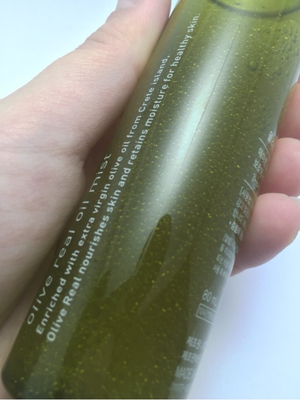橄欖的精華看得見啊!富含維他命、礦物質、蛋白質、必需脂肪酸,特別是不飽和脂肪酸,富含維生素A、D、E、K、F,都是容易被皮膚吸收的脂溶性維生素,尤其維生素E的含量,每100克橄欖油中含8毫克,是所有植物中含量最高的!