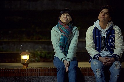 No.3 《我的少女時代》
韓國人該不會以為台灣只拍青澀的愛情電影吧XDDD...總之,《我的少女時代》在韓國真的很紅,看看韓國偶像們來台灣幾乎都能哼上兩句《小幸運》就知道電影的威力啊!