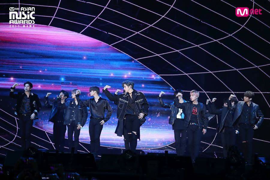 典禮當天的表演更是一場比一場精采,獲得今年最佳男子團體的Wanna One,在典禮上公布新歌《Beautiful》的MV結局