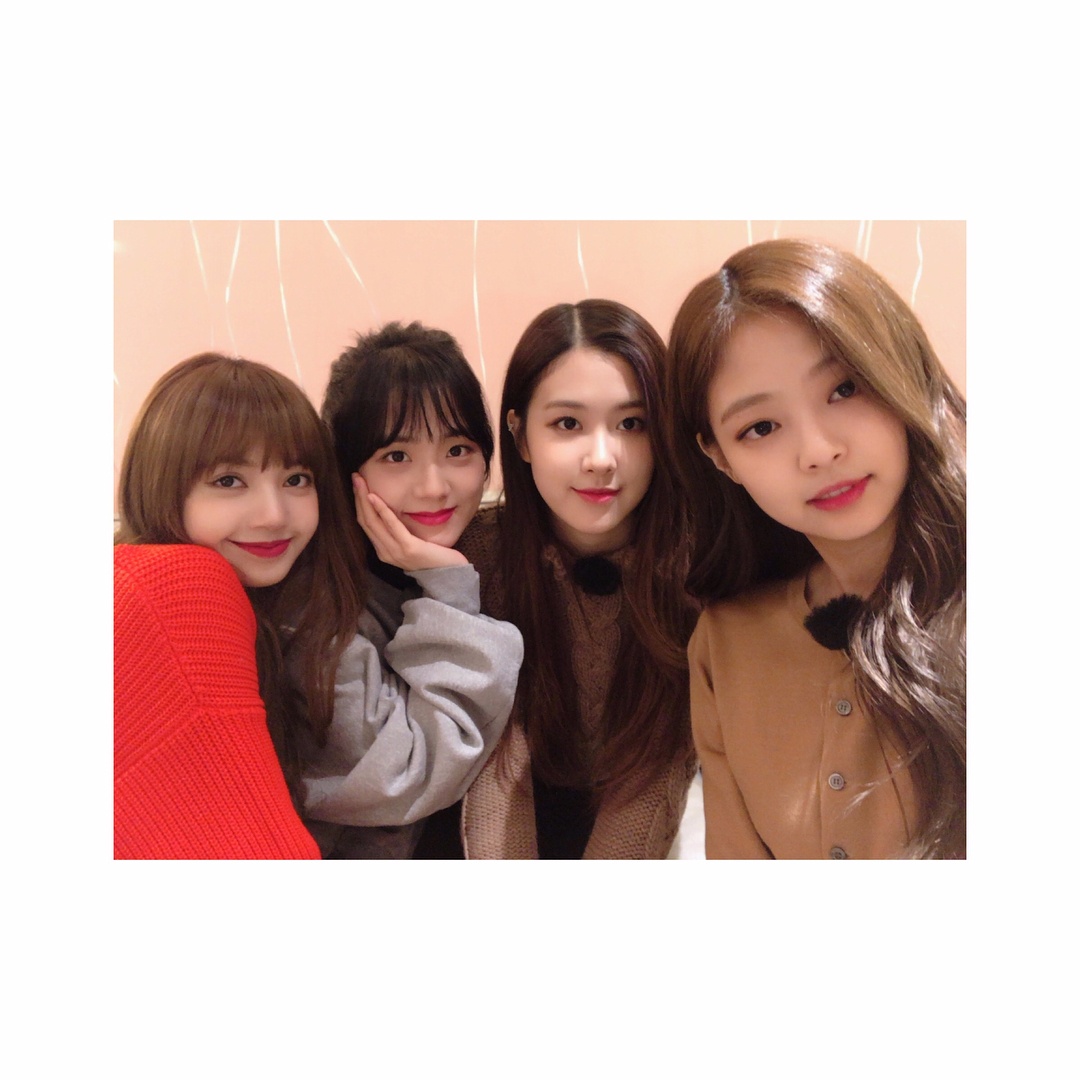 作為YG事隔多年再度推出的女子團體,BLACKPINK可說是在各項資源都贏過出道多年的女團,像是超高級的宿舍一人一間房間之外,老楊甚至還宣布將要推出屬於BLACKPINK的團綜!!!