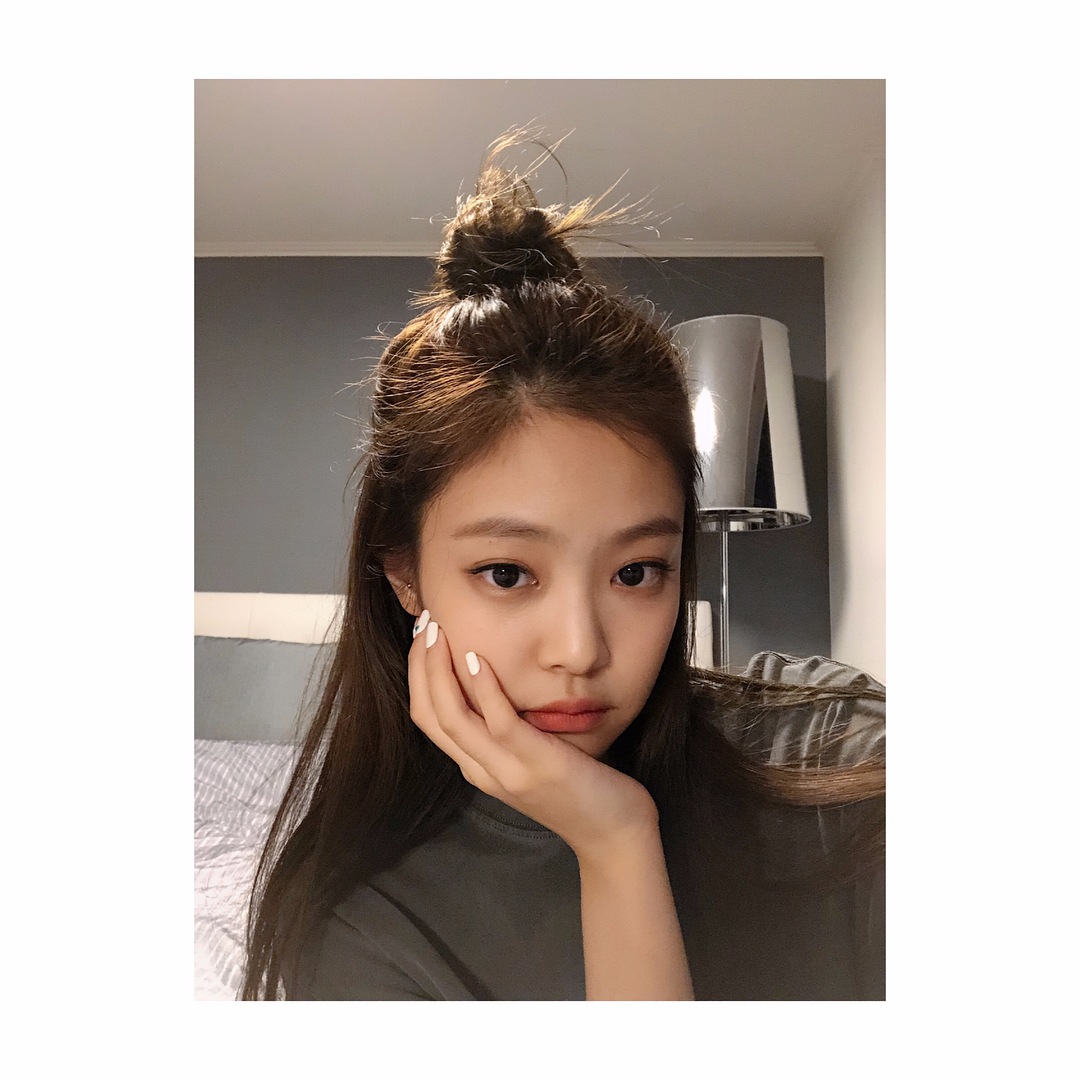 粉絲們覺得Jennie適合剪瀏海嗎?
BLACKPINK首支團體綜藝節目《BLACKPINK HOUSE》也即將在12月中播出哦!