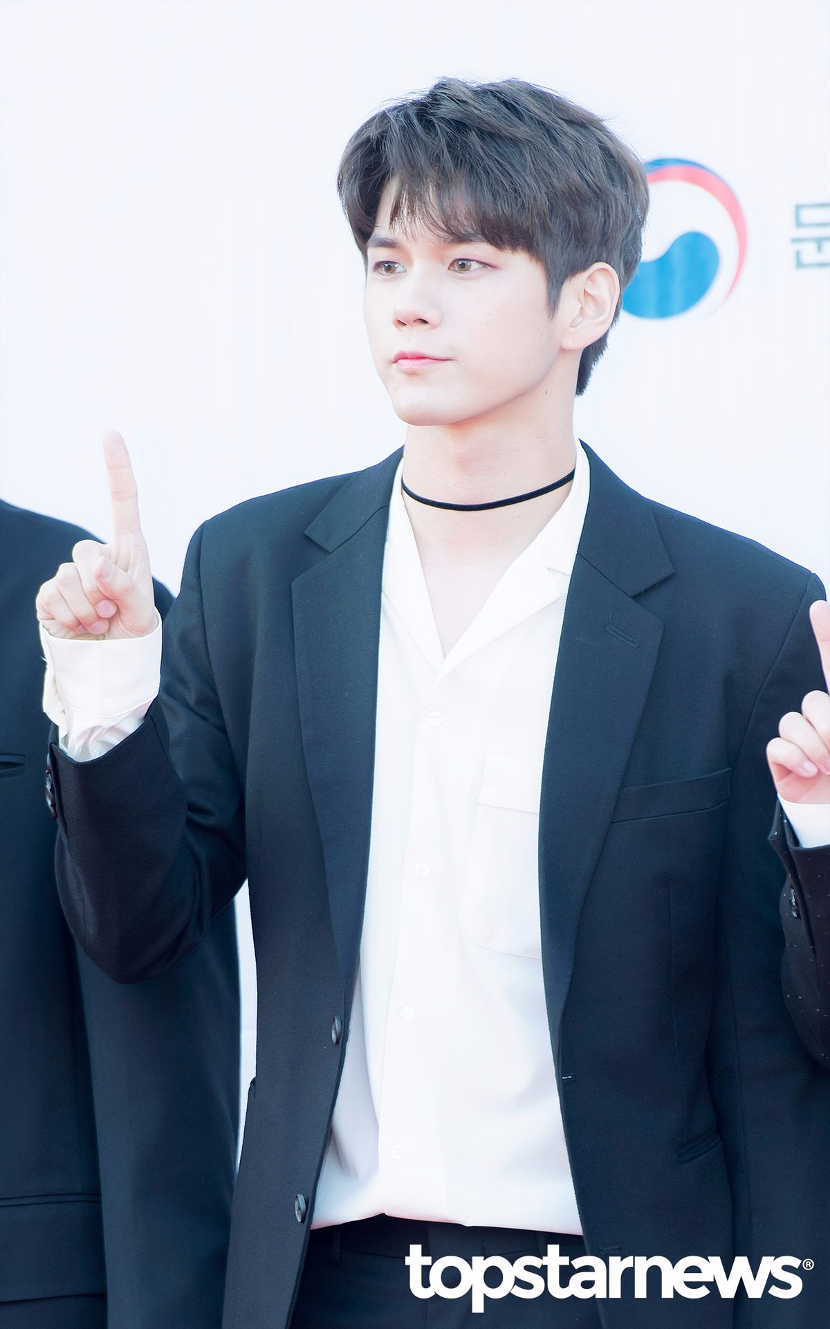 #wanna one-邕聖祐
在選秀節目《PRODUCE 101》中以帥氣的外型受到矚目,最後也成為限定組合Wanna One一員出道,但網友認為邕聖祐比起當偶像歌手反而更適合演戲,粉絲們覺得呢...?