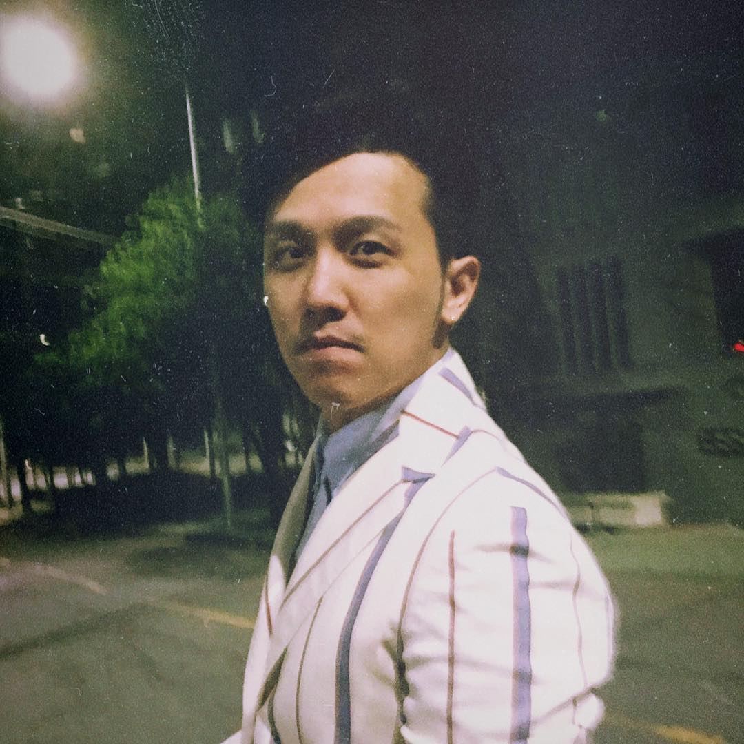 由制作人Teddy所創立的YG獨立唱片公司THE BLACK LABEL的Rapper、作曲家KUSH傳出涉嫌吸食毒品,根據警局發表立場提到,KUSH涉嫌購買並吸食古柯鹼被以不起訴立案。根據警方的發布的內容,KUSH先在網路上利用SNS與藥頭交涉後,賣家先將藥物放置於指定定點後,買方再到現場取貨的方式。