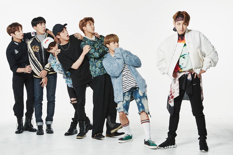 和兩年前一樣是 2015年~2017年的活動服裝
從左到右
Dope - 柾國
RUN - J-HOPE
Fire- SUGA
Save ME - Jin
血汗淚 - RM
春日 - Jimin
Not Today - V