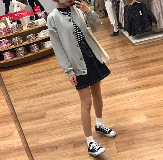 雖然說每次上課都是穿制服,想要穿自己搭配好的便服去學校,機會真的是少之又少啊~不過像是難得的便服日或者是假日可以穿便服的時候,就是我們大展身手的時候啦~但是該怎麼穿才能穿得好看又吸引人呢?想成為學校的潮流霸主,照著下面這樣的穿搭法準沒錯啦!