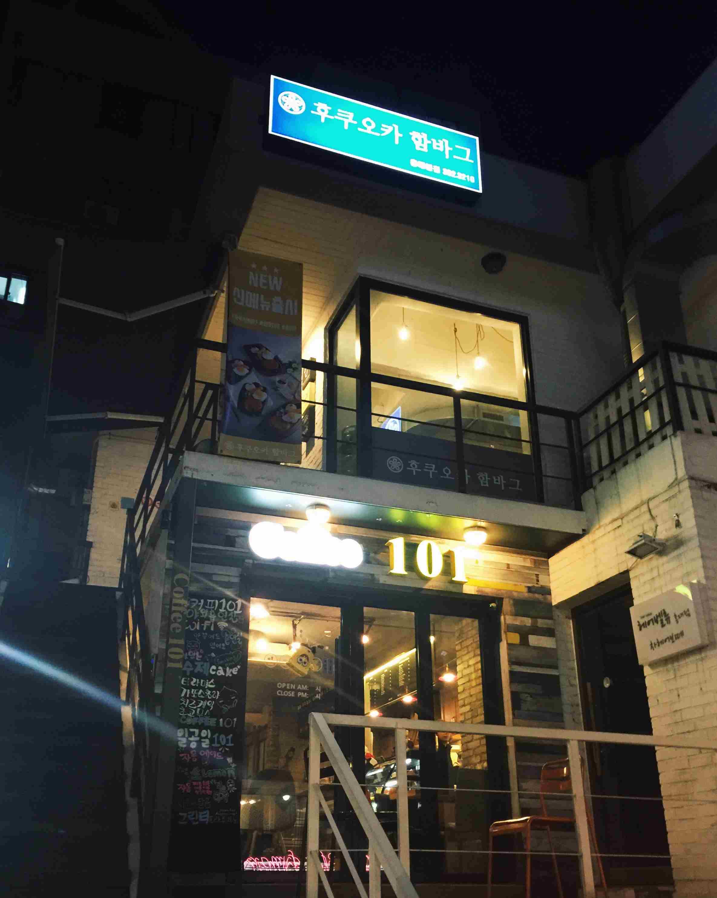 在弘大已經偏離最熱鬧的逛街區域,有一間位在3樓的