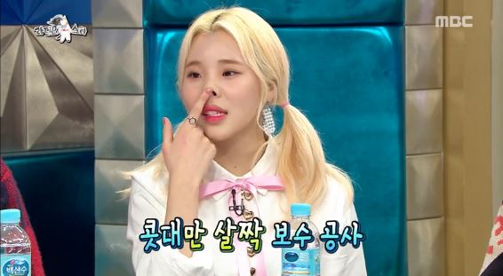 日前JooE在綜藝節目《Radio Star》中竟自爆在出道前曾整形過,讓現場的主持人以及來賓都嚇了一跳,JooE談到動完刀的三個月鼻子都很高挺但之後竟然就塌了,讓她覺得有一種受騙的感覺...