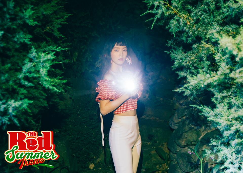 但其實Irene上一次在《RED FLAVOR》時期,雖然嘗試了短瀏海但是反響沒有很好,而看到了網路上的評論,Irene也表示其實有一點點難過啊...
但其實大家的意思是'叫髮型師不要讓短瀏海遮掩了Irene的美貌XD