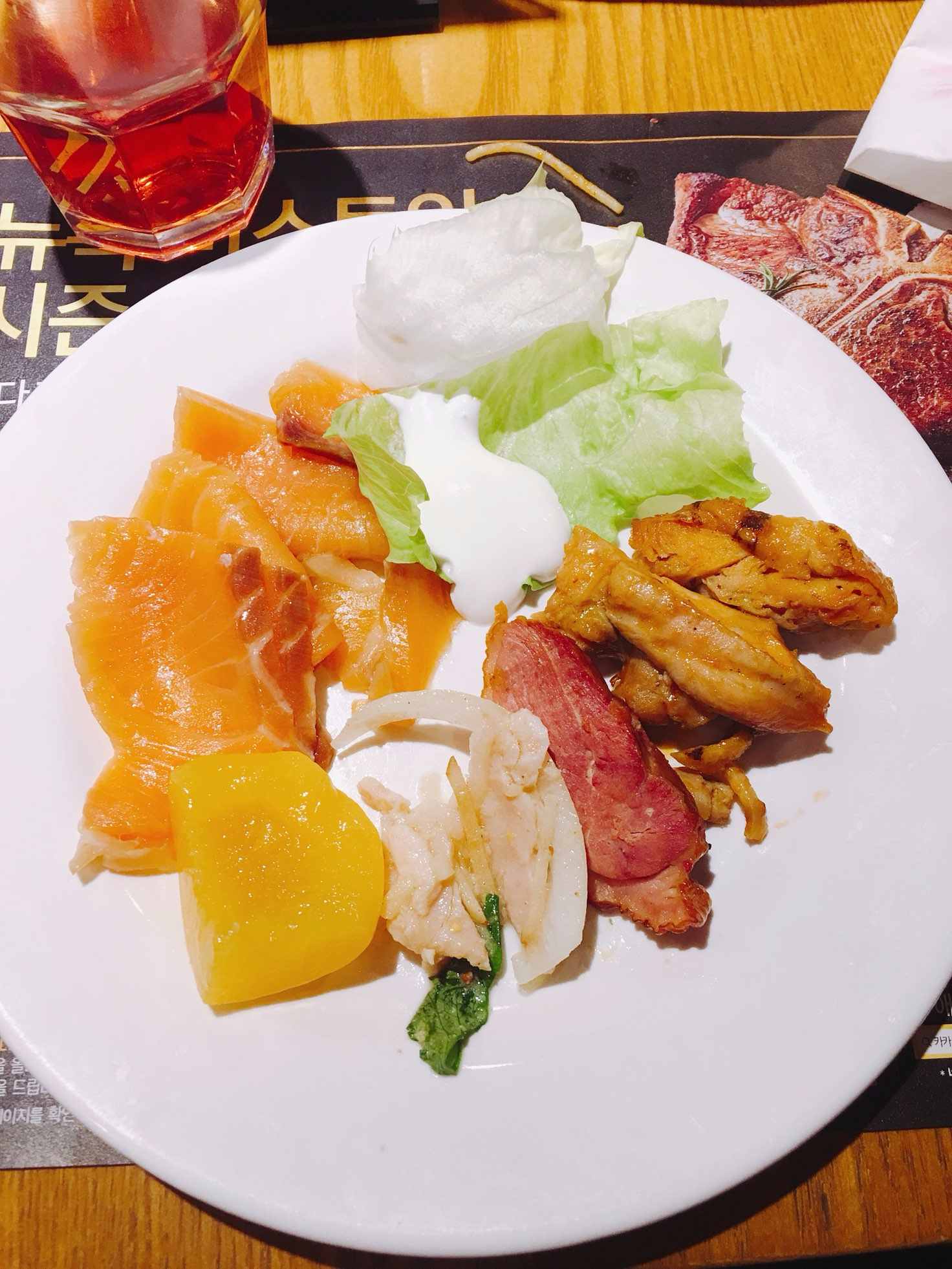 自助Bar還有很多餐點無法一一介紹到,就等你來挖寶囉~Ashley有許多家分店,可以選擇自己行程方便的分店,這裡僅附上建大店地址。
地址: 서울특별시 광진구 화양동 4-20 營業時間: 11:00-22:00