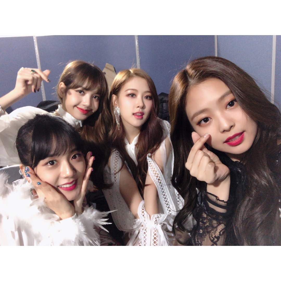 # BLACKPINK - 휘파람 (14天 )
作為YG事隔多年再度推出的女子團體,也讓BLACKPINK一出道就獲得許多矚目,也憑藉著精湛的歌唱及舞蹈實力獲得怪物新人的稱號!