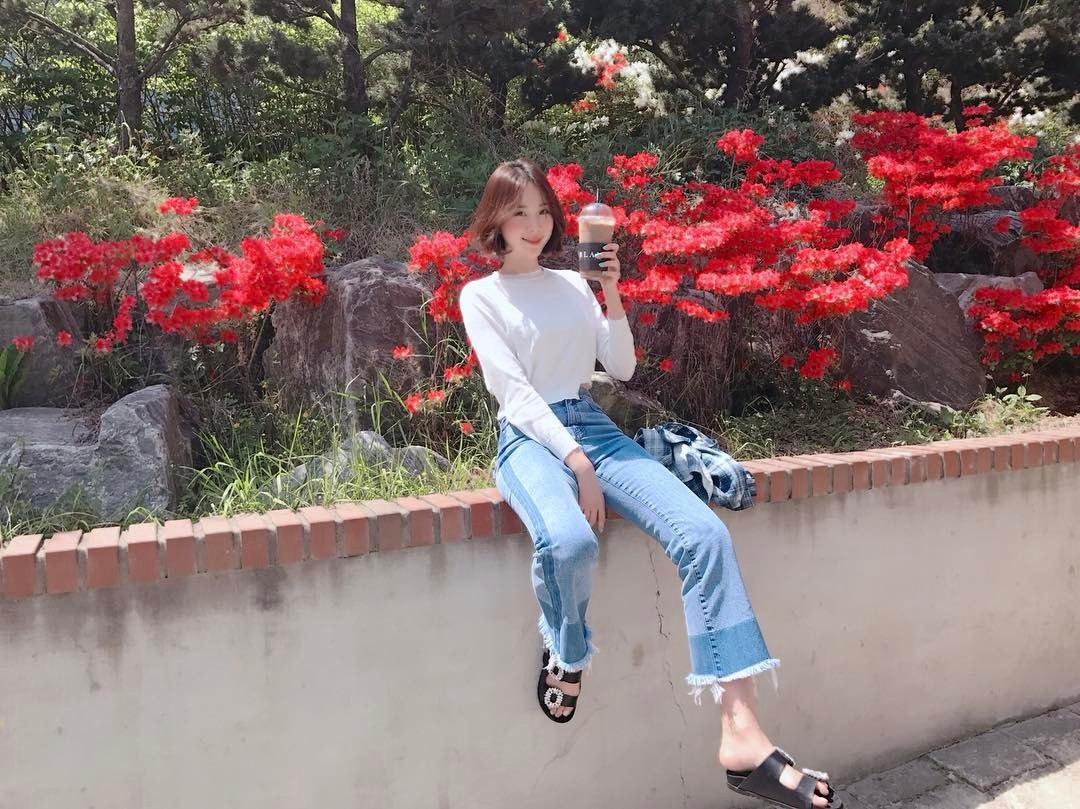 那名女團成員正是前Nine Muses成員E U Erine,兩人的戀情在傳出後也很快地透過經紀公司承認,公司證實了兩人的確正在戀愛中目前已經交往了7個月了,希望大家能多多支持~