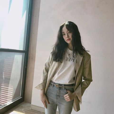 前段時間,和GD權志龍傳出正在交往的新緋聞女友正是前After School成員李珠妍,大家可能還不太認識她,但如果知道她也和憂鬱男神蘇志燮傳過緋聞是不是就覺得這女人真的不簡單~