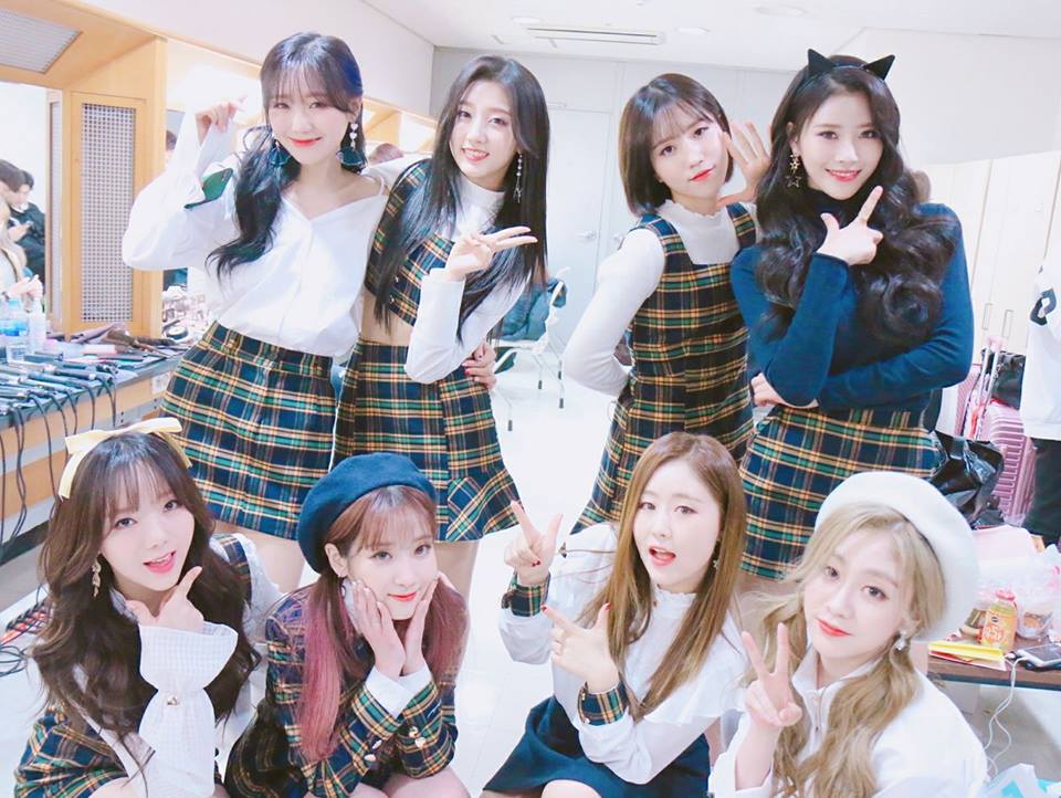 10位 : Lovelyz
出到3周年的 Lovelyz,終於總算在2017年拿下出道後首次第一個一位,除了粉絲感到相當欣慰之外,成員們也都又驚又喜!