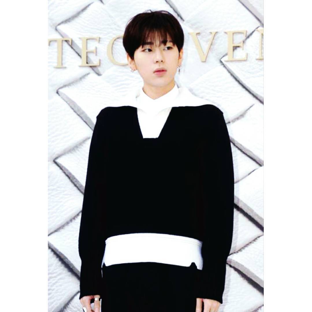 第3名:Block B ZICO
平時Zico給人一種「淘氣鬼」的感覺,因此印象中的他身高可能偏嬌小,但實際上他身高達182公分跟不少現役模特兒的身高差不多~