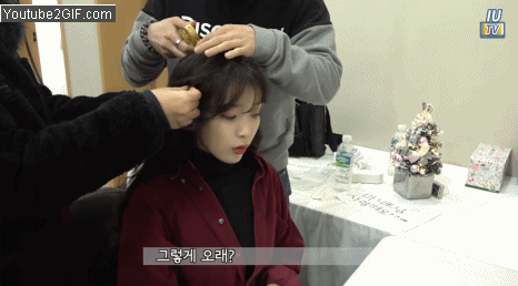 因為在這一集的《IU TV》裡號稱要呈現最真實的 IU,就完整紀錄了IU的髮妝變化。當天剛結束在清洲演唱會的 IU似乎覺得假髮很重,才剛坐下就請工作人員幫她拆假髮