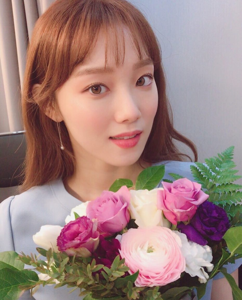 先前李聖經傳出有望接演新戲但卻遲遲等不到消息,日前tvN終於出面證實:「李聖經、李相侖確定演出新戲《About Time》的男女主角,預計將會在5月播出」