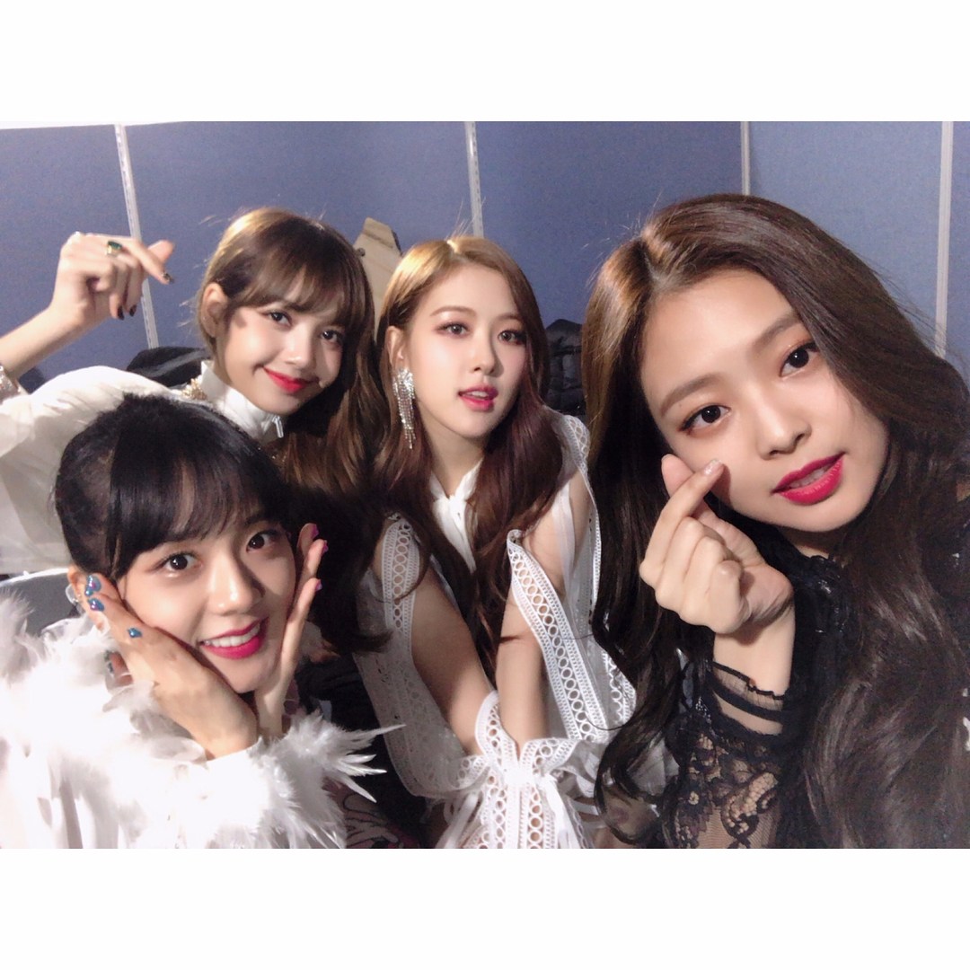 YG睽違了7年再度推出的女子團體,也讓BLACKPINK還未出道前就備受矚目,正式出道後依舊是大眾所關心的焦點,也被外界喻為是最強的怪物新人,成員們以精湛的歌唱實力以及獨特色彩在韓國演藝圈站有一席之地!
