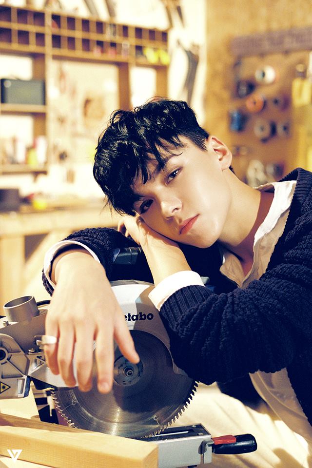 SEVENTEEN Vernon
號稱小李奧納多的Vernon,這幾年真的是越發帥氣了~
本人真的帥到不可思議XD
不過Vernon RAP的時候氣場真的很強大呢!這幾年的唱歌技巧也開始進步了(笑)