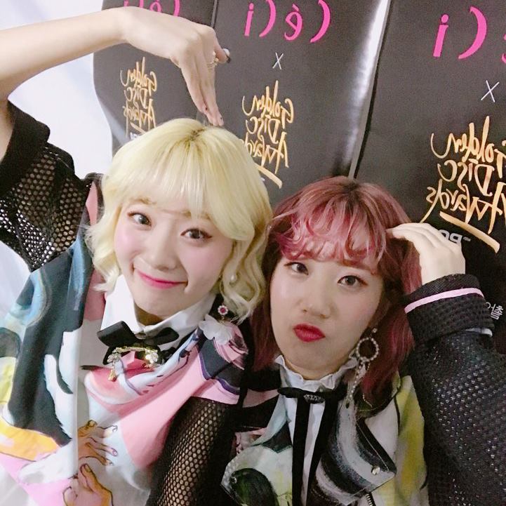 由於這次是韓國時隔多年再次舉辦的奧運賽事,對韓國來說是國家大事之外韓國人民也都相當關注,但這次的開頭竟請來臉紅的思春期讓韓國網友相當不解,雖然韓國大眾都認可臉紅的思春期的歌唱實力...