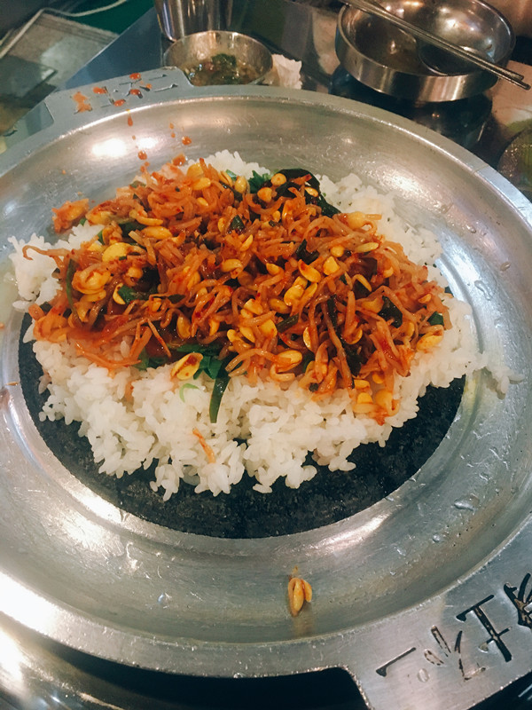 是不是肚子也餓了呢?
홍대차칸곱창
地址: 서울 마포구 와우산로23길 35-8
營業時間:每日13:30 - 01:00
交通方式:地鐵弘大入口站9號出口出來步行約6、7分鐘
可於GOOGLE MAP複製店名搜尋