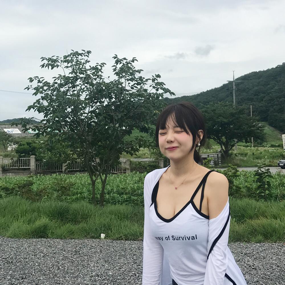 *胸部:港式燒賣
胸部最容易堆積的就是奶類的脂肪,而港式的餃類料理中會添加許多可以幫助"退奶"的韭菜,而且蒸煮式的料理可以把脂肪油脂給蒸縮掉,口味清淡還保有肉餡的營養!