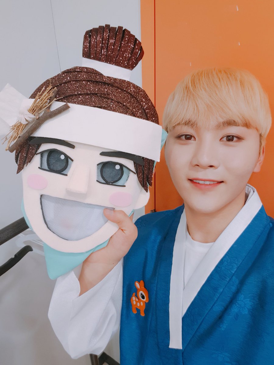 # Seventeen - 勝寛
以穩定唱功受到矚目的Seventeen成員勝寛,溫柔渾厚的嗓音也成為了勝寛的招牌,讓人聽過一次就無法忘記的聲音啊~