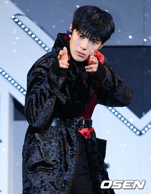No.5 Monsta X
身為門面的民赫,果然認真的負起了用臉圈飯的責任,仔細一看和前面出現的JBJ東漢似乎是同一系列(同一個臉型)的帥哥,在日本也相當有人氣的Monsta X,民赫更是在當地的人氣成員!