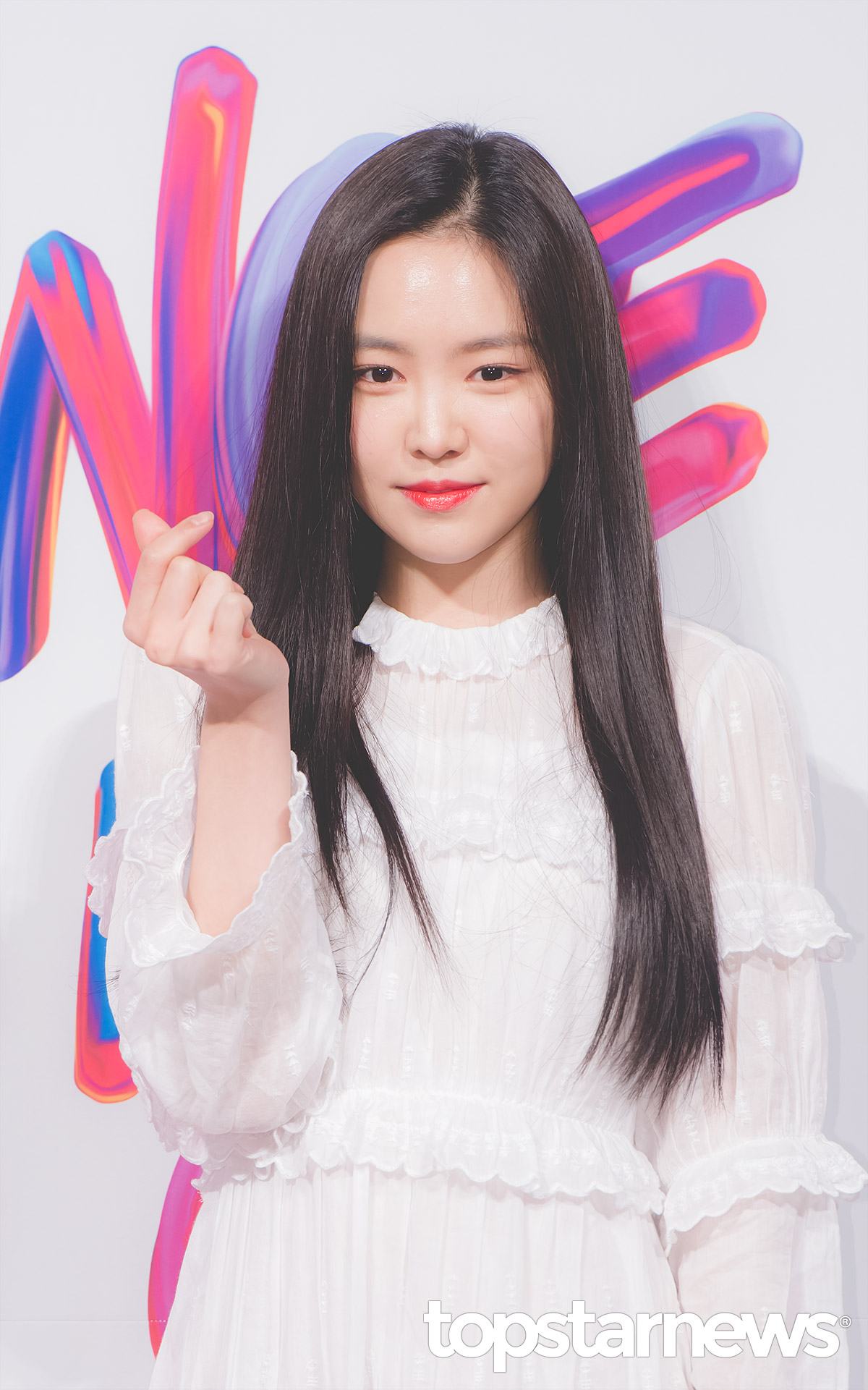 # Apink - 娜恩
娜恩有著天使般的臉孔卻又擁有魔鬼般的身材,娜恩的好身材也令許多女生都羨慕不已,就連拍照也都是零死角皮膚也都好到看不見任何毛孔啊!