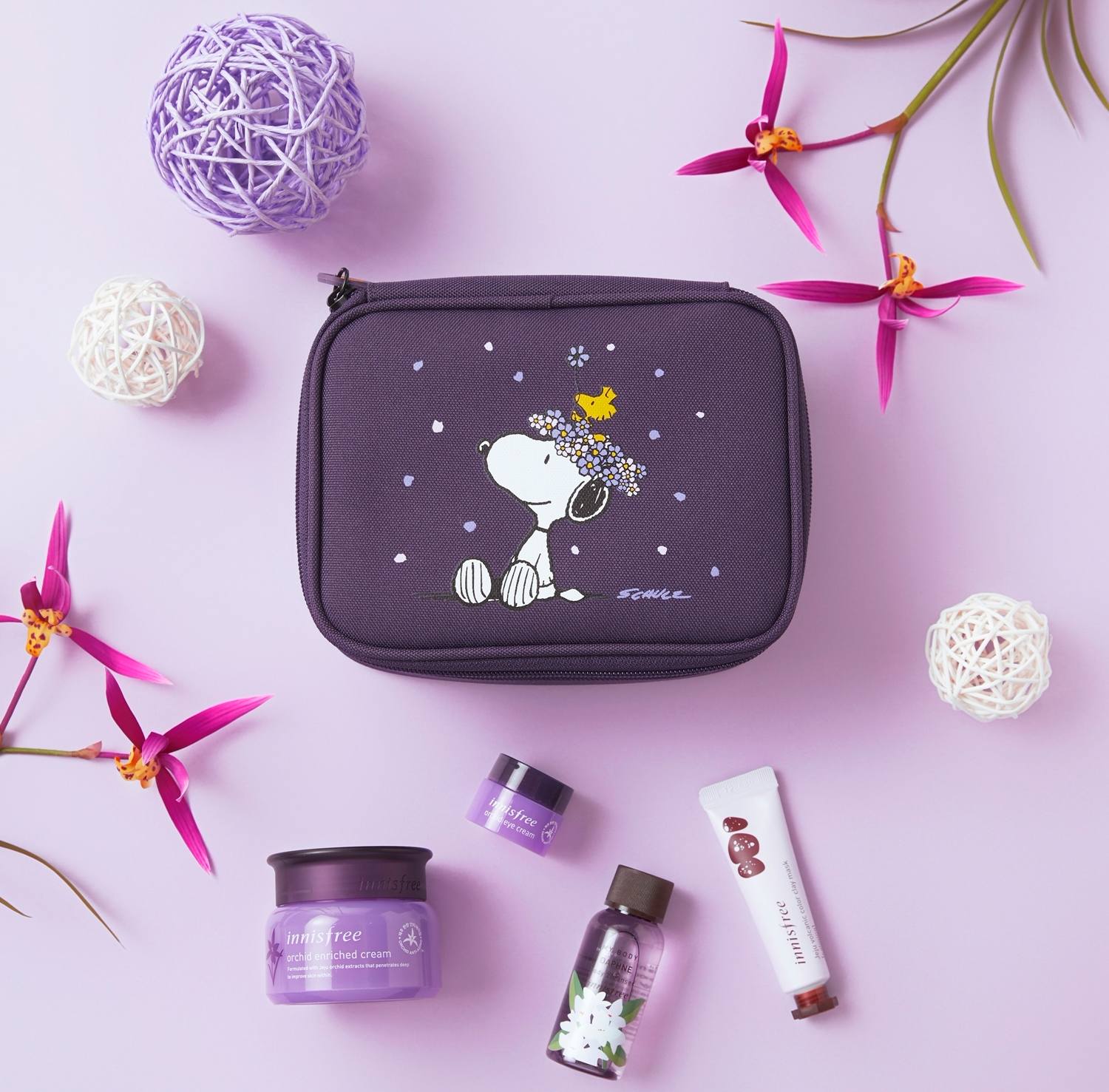 好顯現在推出了「innisfree X Snoopy 濟州寒蘭複合滋養霜小紫盒」,其中濟州寒蘭複合滋養霜本來就是品牌的明星商品之外,這次更是跟Snoopy合作,完全沒有理由不心動吧?以下就讓偽少女一一做介紹吧~