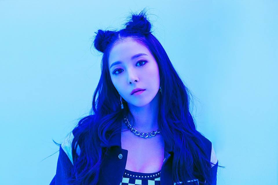 可是之前兩人一起出演《拜託了冰箱》時,卻意外的公開了其實在SHINee裡面,Key是唯一沒有寶兒聯繫方式的成員,讓粉絲相當意外。
Key則表示:「事實上是沒有什麼與前輩變親近的機會。不過,我從小就非常喜歡寶兒前輩,還曾加入過官方粉絲會。」