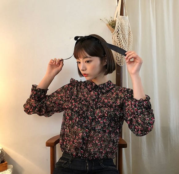 #一直摸頭髮
有時候是髮型師弄的造型你不喜歡,所以就會用手一直撥,撥到你滿意~但也有時候是因為髮質太好,忍不住摸來開心一下XDD