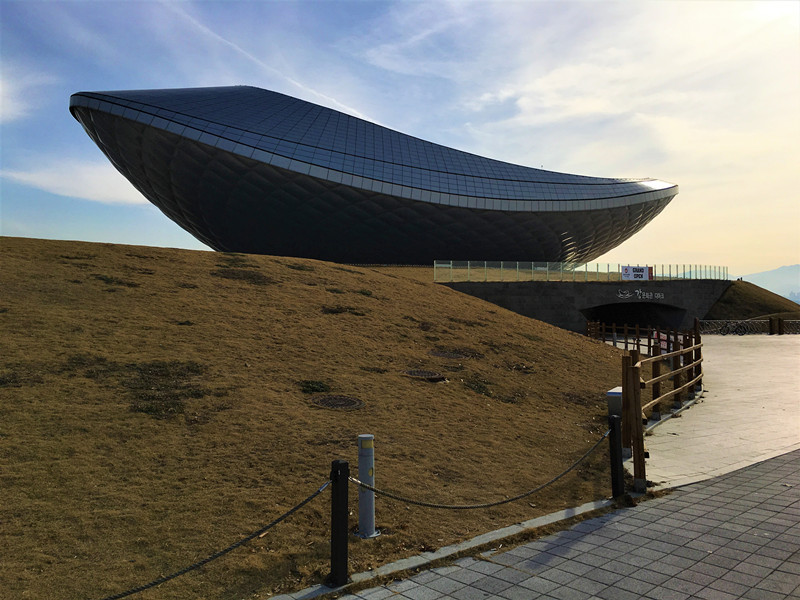 THE ARC 除了元旦及周一公休外,其他時間都從早上10點開放到晚上10點喔,還在煩惱景點太過乏味毫無創意嗎?快來這裡打卡讓自己成為高格調的文青吧!