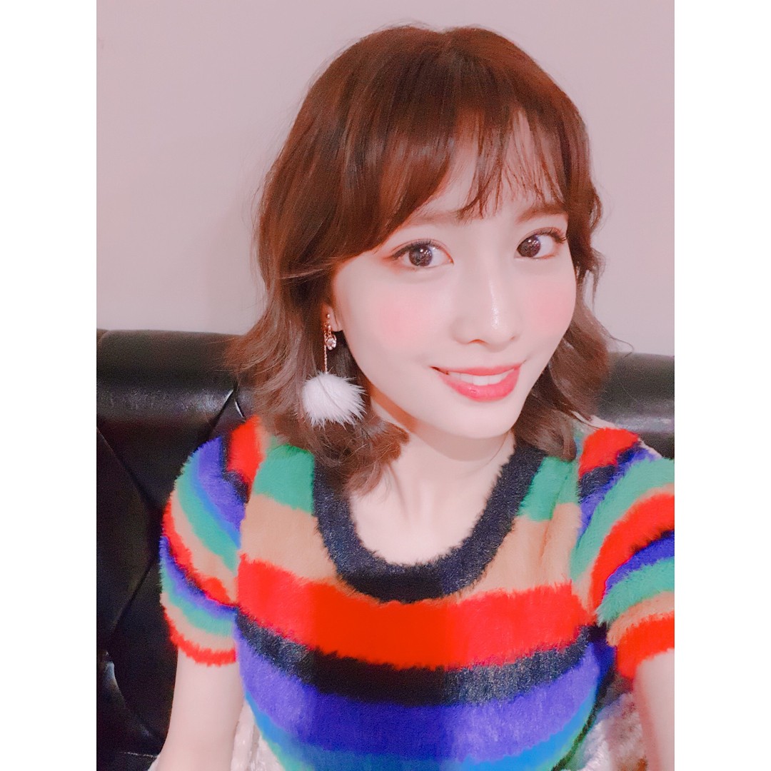 # TWICE - MOMO
從3歲開始就去舞蹈教室學習跳舞的Momo,也以精湛的舞蹈實力進入JYP,最後更因此被選入TWICE成為不可或缺的成員,無論是女團的可愛曲風還是男團的強悍風格MOMO都駕馭得非常好!