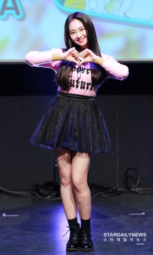 MOMOLAND-TaeHa:
TaeHa比較偏項臉頰有肉,上半身比較豐滿的類型,在穿搭上不像其他團員一樣能夠露出腰部