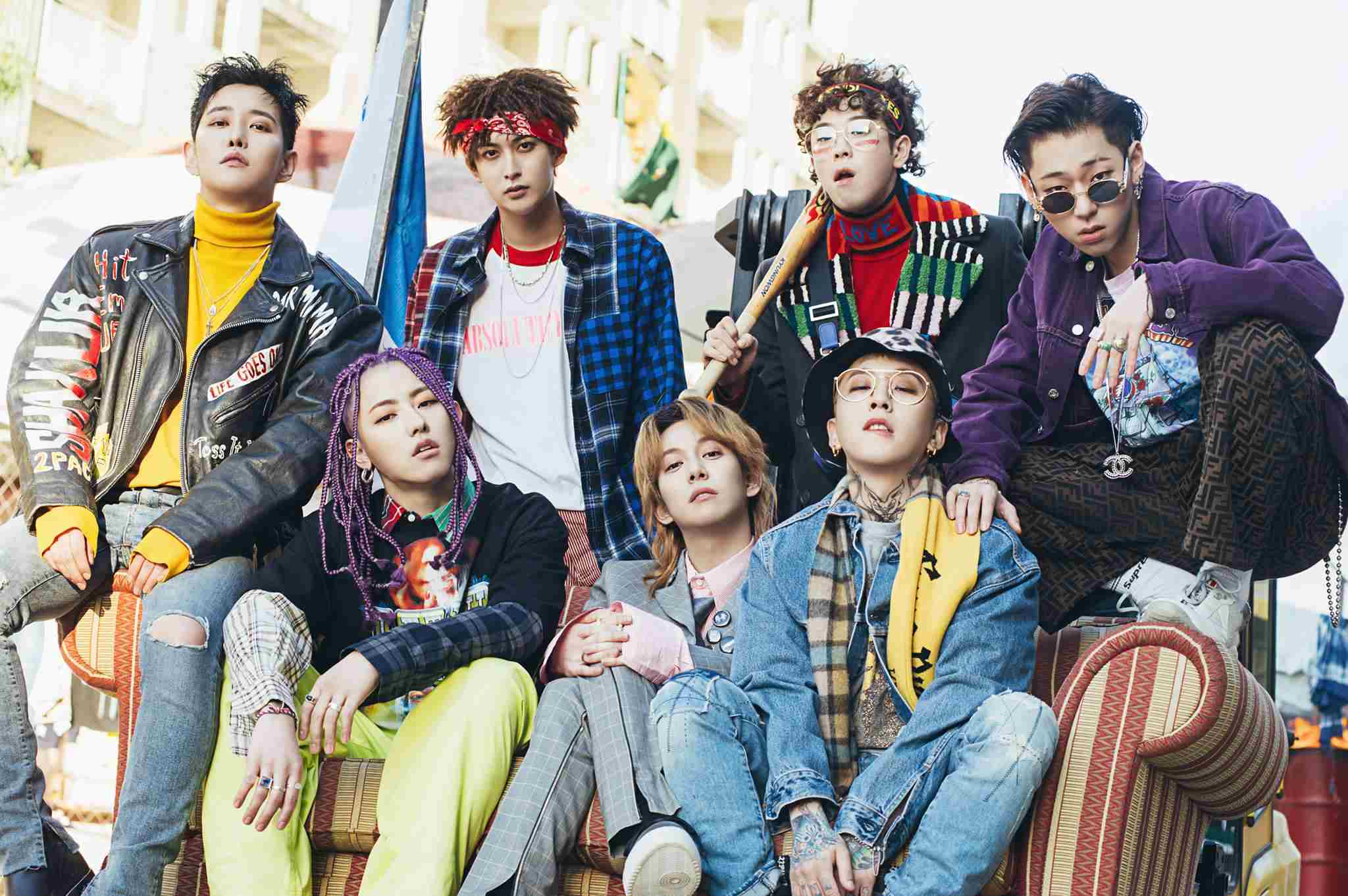 BLOCK B
也將在今年4月合約到期的BLOCK B,未來的動向也受到許多討論。
而接受訪問時,成員們也表示他們之間還沒有談過有關續約的問題,不過在續約之前我們一定會討論的。
希望BLOCK B的成員們會一起走下去啊...