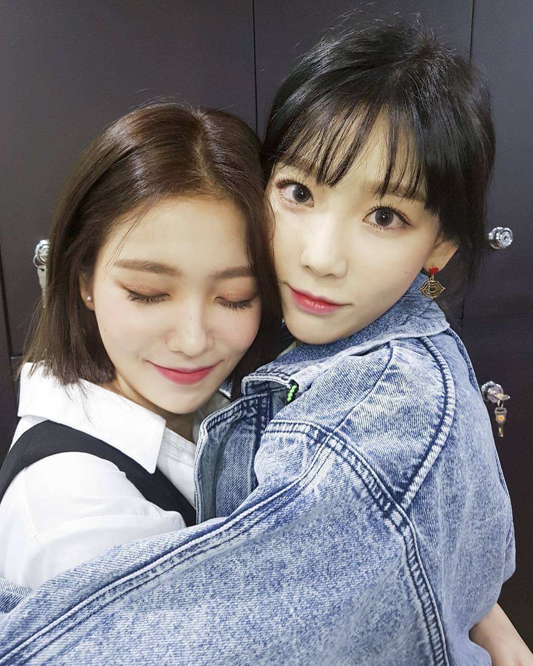 # Red Velvet - Yeri
親和力十足的Yeri,除了偶像之外連演員也都連變朋友,就連偶像中的偶像太妍也都非常照顧她,讓Yeri除了是新一代的人脈王之外還多了一個稱號「最成功的粉絲」!