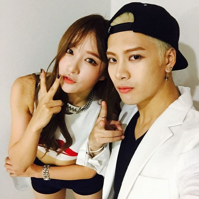 # GOT7 - Jackson
Jackson絕對是韓國演藝圈新一代的人脈王,活潑開朗的個性讓Jackson在演藝圈結交許多好友,連第一次見面也都能很快的親近起來!