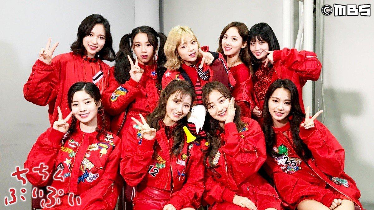 第二名 : TWICE
TWICE是榜單上最常見的常客之一,以活潑可愛風格獲得粉絲的喜愛,也讓TWICE已經蟬聯4個月的第一名,這次小小下滑了一個一名次~
