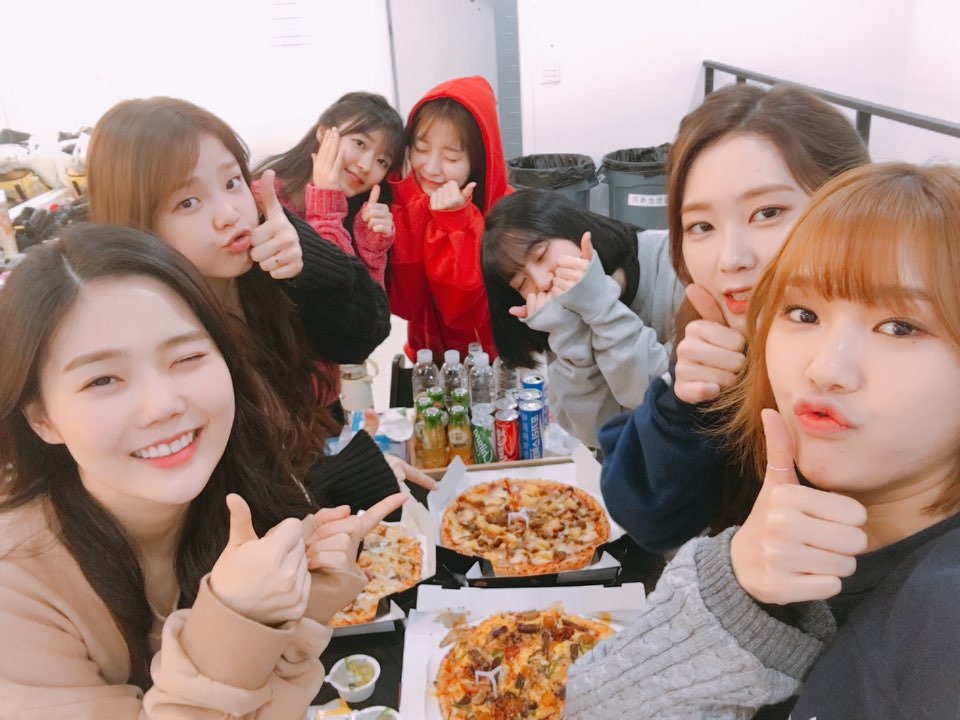 第四名 : OH MY GIRL
明明很有實力但總是和第一名擦身而過,OH MY GIRL每每出專輯及總是和大勢團體撞期,這次的新專輯總算受到矚目啦~
