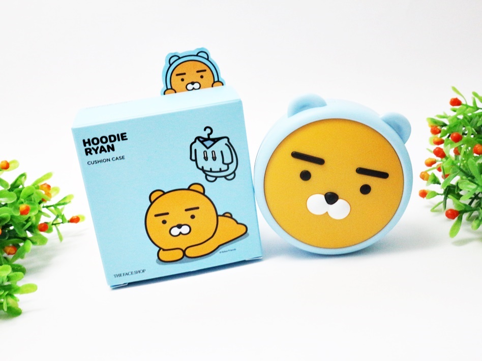 【The Face Shop】RYAN限量聯名氣墊粉餅
雖然THE FACE SHOP已經不是第一次跟KAKAO合作,但這次的帽T RYAN還是還值得各位少女們尖叫啊XDD