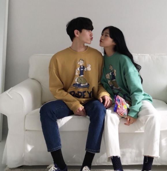 #第一名-水瓶座:
水瓶座不但盲目,對愛人保持著樂觀的態度,導致有爛桃花也不知道,甚至對另一半過於放縱,讓另一半在外面花天酒地啊~這種碰到爛桃花的機率真的是高到不行啊TT