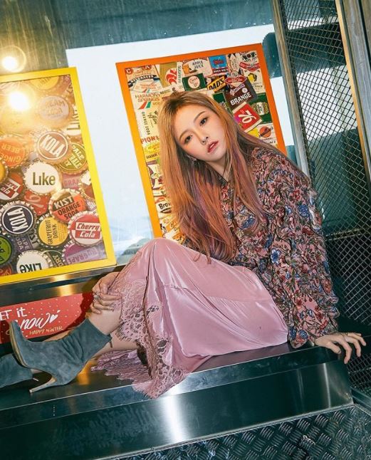 不過陸智譚沒有說清楚對方是誰,另一名參加過《Unpretty rapper》的歌手Kasper卻出來告訴大家對方就是「姜丹尼爾」,還說陸智譚和姜丹尼爾過去會認識,其實居中製造機會的人就是她。因為她在兩年前曾辦過一場派對,在派對上就邀來了姜丹尼爾及陸智譚作客