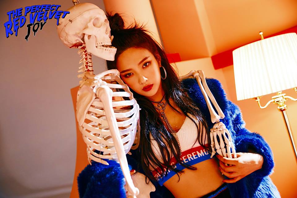 JOY也提到自己是有話直說的個性,所以很討厭權威性和強制性的領導方式,但是Irene姐姐是採取溫和沉靜的方式來告訴你怎麼做才是對的,所以不會對成員造成壓力,也能維持隊內的和平!
給予了Irene高度的評價~