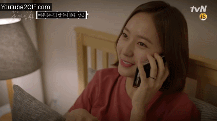 不過過去總給人「冰山美女」印象的Krystal在最近卻有了不小的轉變,除了為了主演的電視劇《機智的牢房生活》而剪去出道以來的長髮,讓人看出她對演技的熱情