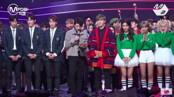 洽好INFINITE、MOMOLAND都在2018年初回歸,正值打歌其的兩團也曾在音樂節目遇到過幾次,沒想到幾年過後Jane是以演藝圈後備的身分站在INFINITE的身旁,這段勵志的故事也在網路上引發熱烈討論...