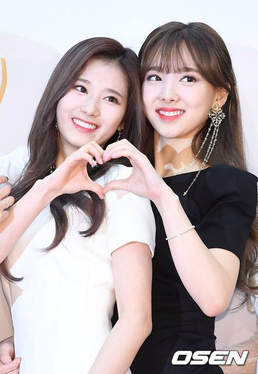 Sana
和MOMO以身材取勝再加上天然呆萌討人喜歡不同,撒嬌指數滿分的SANA同樣成為TWICE的新謬思代表,成功擠進超過30人以上當紅女偶像競爭的韓國男網友理想型前八強!