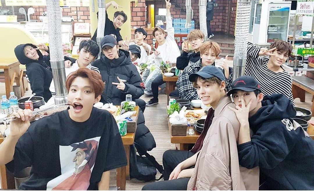 #11. SEVENTEEN
“以前會坐工作人員的車,現在成員們直接分成兩台車移動。以前的宿舍只有一個廁所,13個人共用,現在搬到有3個廁所的宿舍”