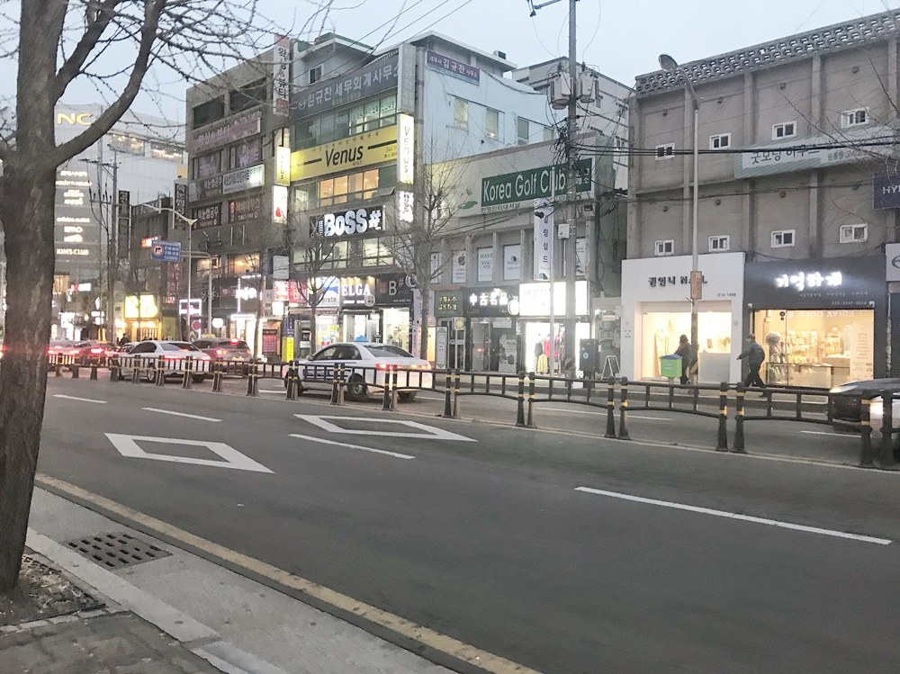 在大家都開工開始上課的時候,歐膩又跑去韓國溜搭啦XDD這次一樣不能空手回來,依然帶了很多流行資訊給你們,想看看歐膩的韓妞真實觀察,下面可得牢記喔!