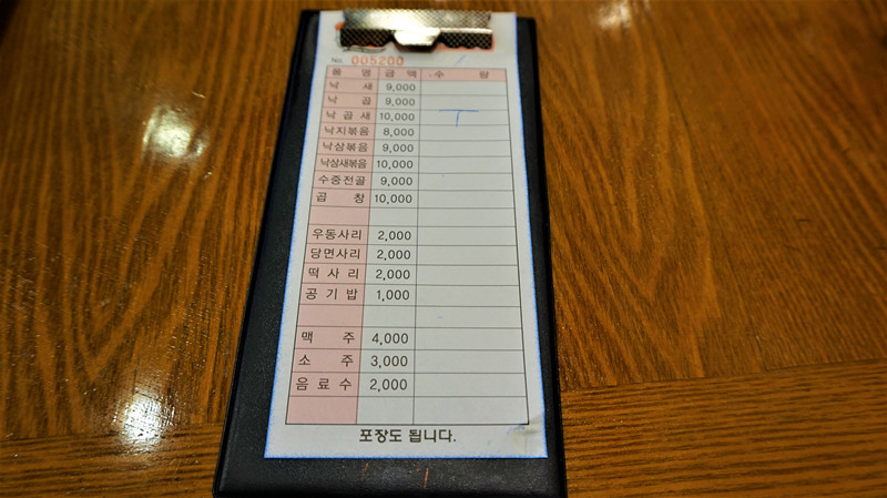 如果對蝦仁過敏、不敢吃牛內臟或想試試不同組合也別擔心,炒章魚海鮮鍋除了章魚是基本外其他料都可以選擇,不過通常一桌都是點同一種不然桌上會有很多卡式爐。